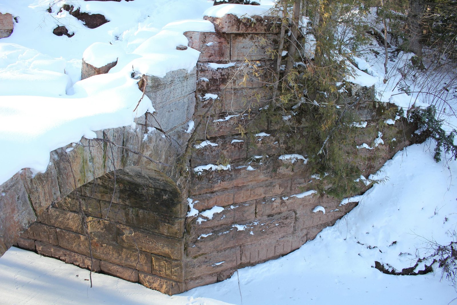 Northwest wing wall